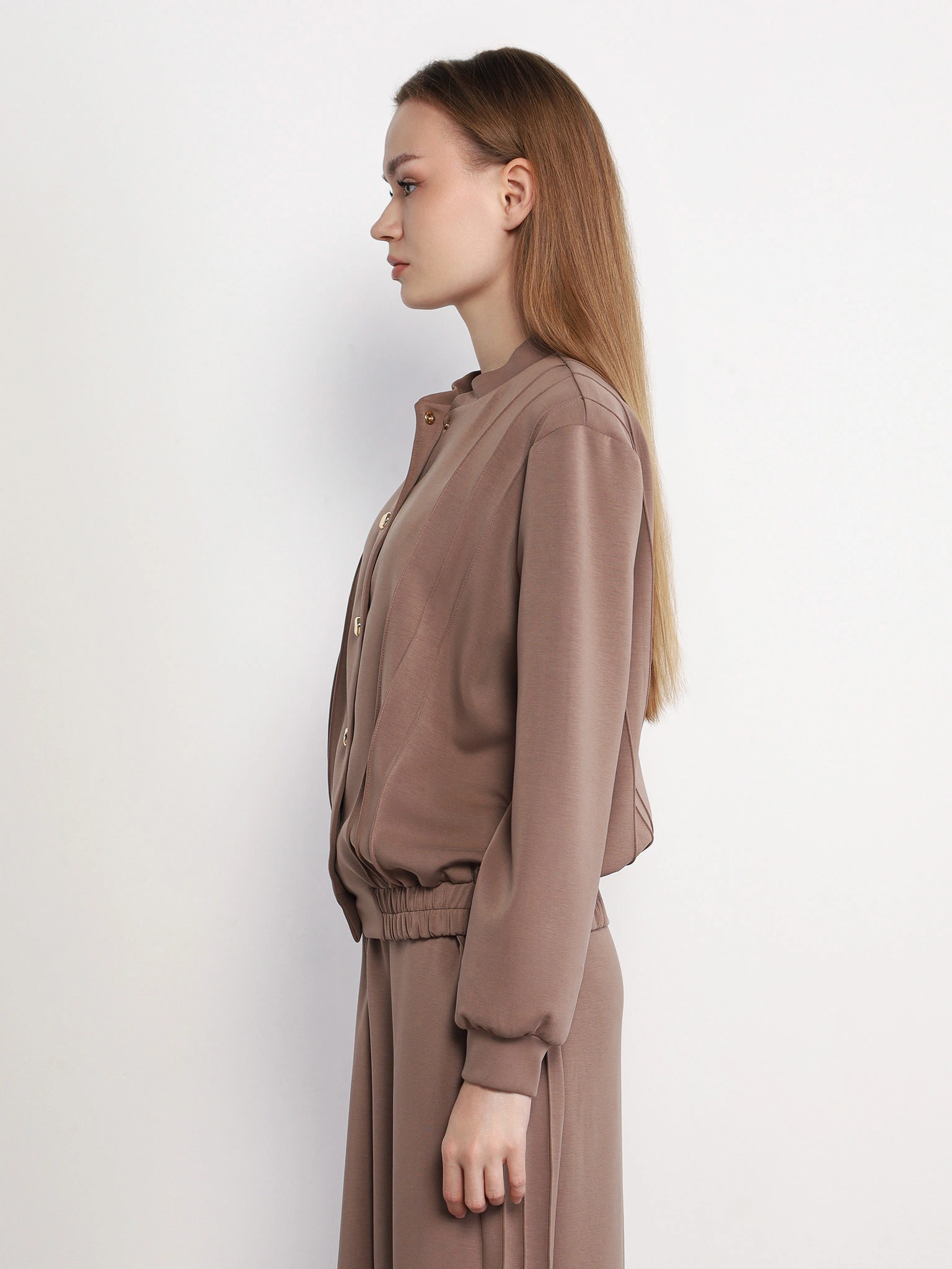 Жакет трикотажный бежевого цвета прямого кроя